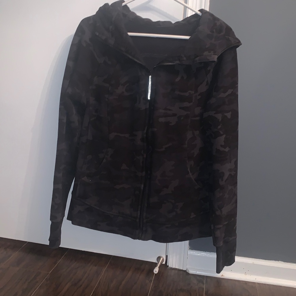 Lululemon camo sweatshirt